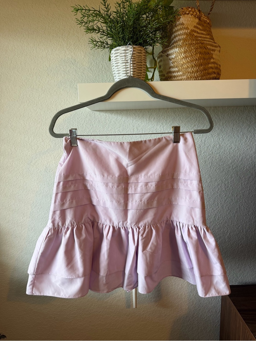 miami size M Women's Lavender Ruffle Hem Skirt.